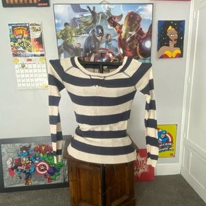 Navy and cream “So” brand tee